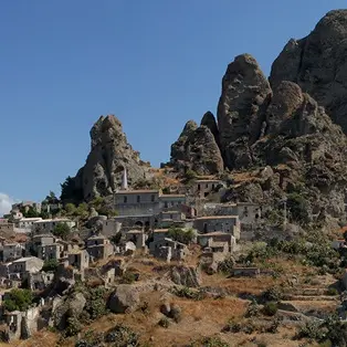 Fra leggenda e storia il fascino di Pentedattilo