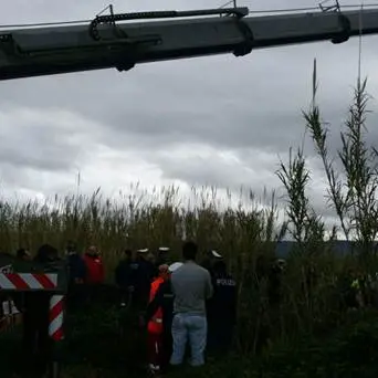 Maltempo, auto precipita in un fiume in piena: due morti