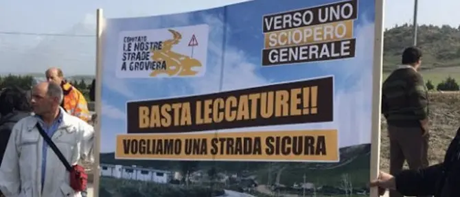Viabilità al collasso, sindaci e cittadini bloccano la statale 106