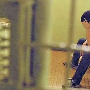 Reggio, tenta di impiccarsi in cella: salvato