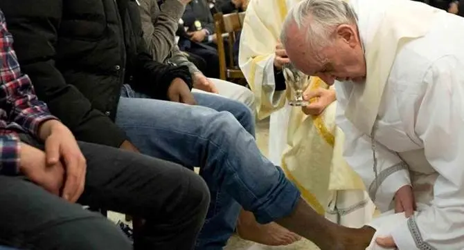 Lavanda dei piedi ai carcerati - VIDEO