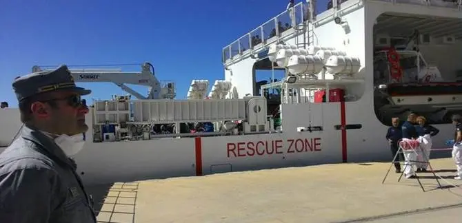 Reggio, sbarcati 774 migranti