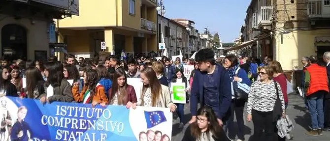 'Diritti Negati', a Vibo la marcia contro il decreto Scura FOTO-VIDEO