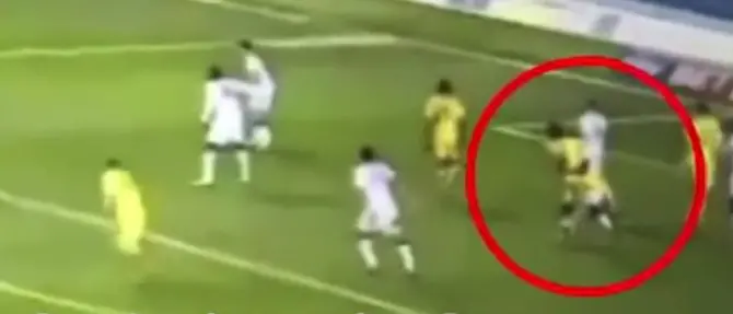 Doukara shock! l'ex Vibonese morde un avversario VIDEO