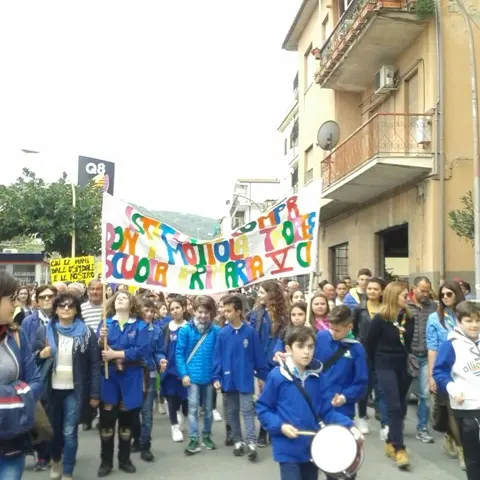 ‘Giù le mani dall’ospedale’: Tropea scende in piazza contro Scura