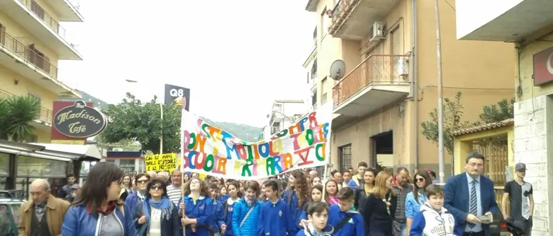 ‘Giù le mani dall’ospedale’: Tropea scende in piazza contro Scura