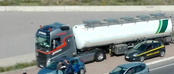 Contrabbando, sequestrate 23 tonnellate di combustibile