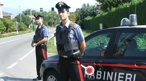 Hanno cercato di sfuggire all'alt dei carabinieri, erano in auto con 9,7 kg di marijuana