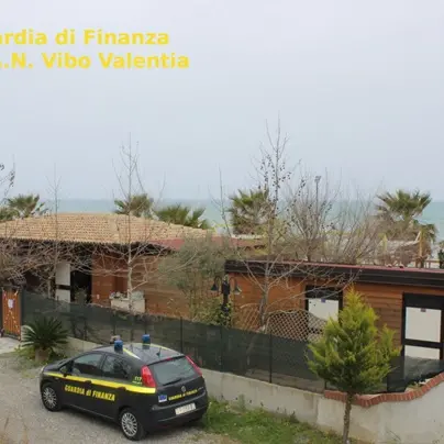 Strongoli, sequestrato stabilimento balneare abusivo
