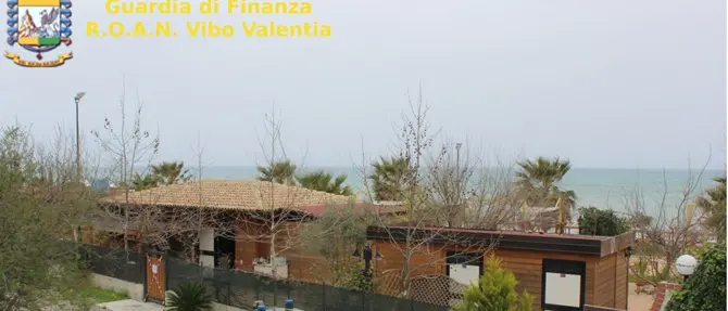 Strongoli, sequestrato stabilimento balneare abusivo