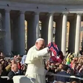 Papa Francesco tifa Crotone