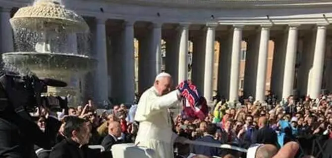 Papa Francesco tifa Crotone