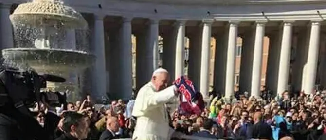 Papa Francesco tifa Crotone