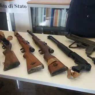 Rende, scoperto arsenale della 'ndrangheta in un garage VIDEO