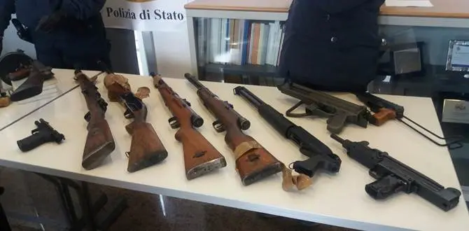 Rende, scoperto arsenale della 'ndrangheta in un garage VIDEO