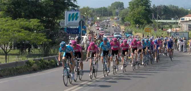 Il Giro d'Italia in Calabria parte dall'Aeroporto di Lamezia - VIDEO