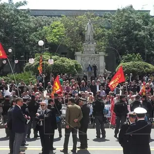Renzi a Reggio: sit-in dei sindacati