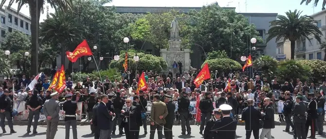 Renzi a Reggio: sit-in dei sindacati
