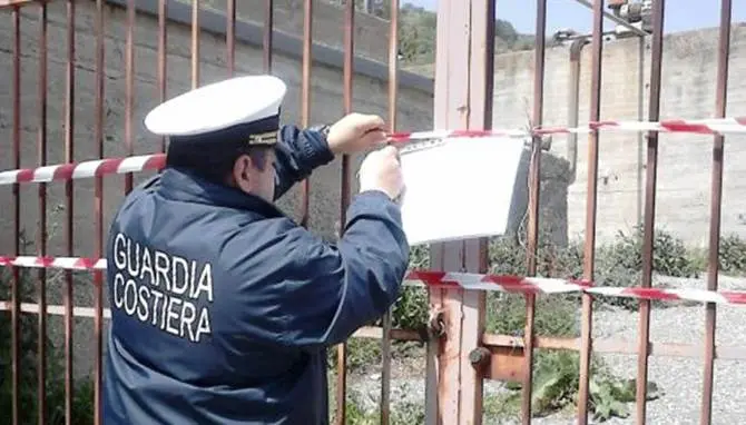 Depuratore in stato di abbandono e liquami nel vallone, sequestrato impianto nel reggino