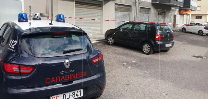 Rende, prima accoltella il coinquilino e poi si getta dal balcone FOTO-VIDEO-DETTAGLI