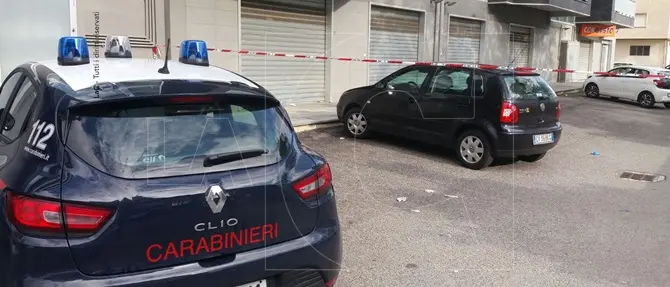 Rende, prima accoltella il coinquilino e poi si getta dal balcone FOTO-VIDEO-DETTAGLI