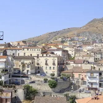 A Cassano allo Ionio quattro i candidati a sindaco. Sedici le liste presentate