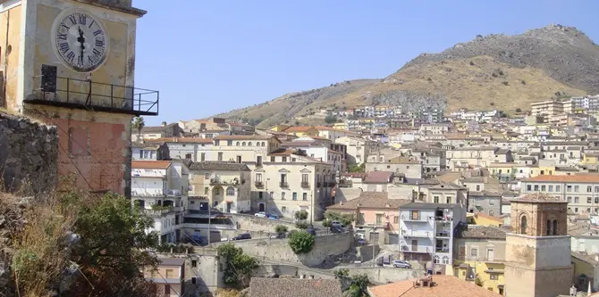 A Cassano allo Ionio quattro i candidati a sindaco. Sedici le liste presentate