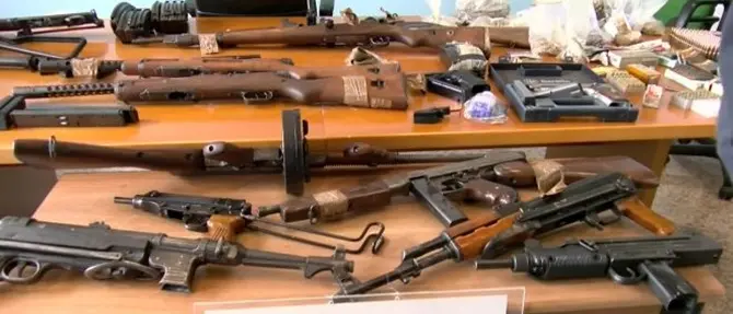 Arsenale ritrovato a Rende: l'indagine passa alla Dda