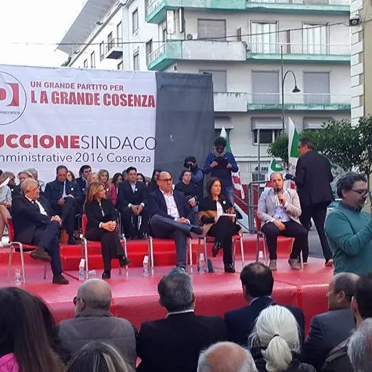 A Cosenza grande festa per la presentazione della lista del Pd -VIDEO