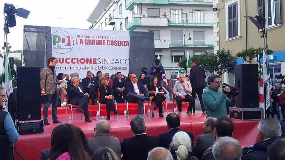 A Cosenza grande festa per la presentazione della lista del Pd -VIDEO