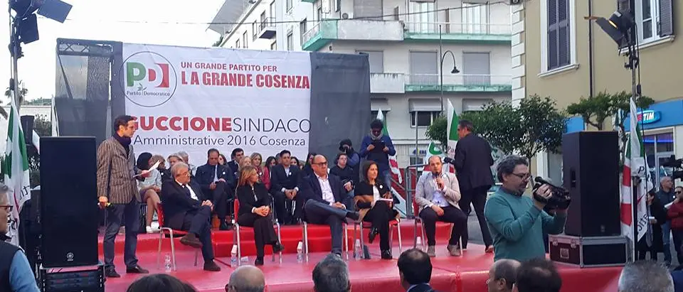 A Cosenza grande festa per la presentazione della lista del Pd -VIDEO