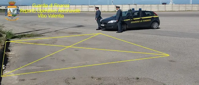 Impediva la realizzazione di lavori pubblici, demolito chiosco abusivo a Corigliano