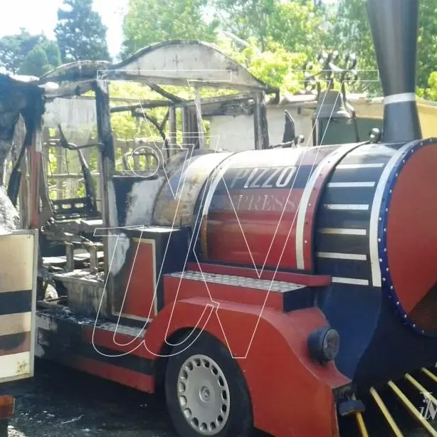 Intimidazione a Pizzo: incendiato il trenino turistico - VIDEO