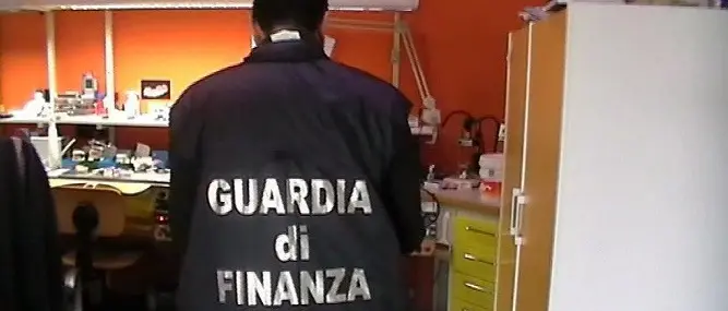 Cosenza, scoperto falso dentista