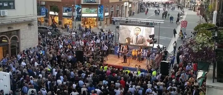 Elezioni Cosenza: Occhiuto in piazza