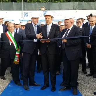 Inaugurazione dell’elettrodotto, Oliverio con Renzi: ‘Agli impegni seguono i fatti’