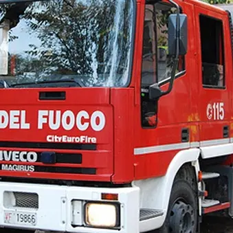 Incendio in un capannone di Belmonte. All’interno rinvenuto corpo carbonizzato