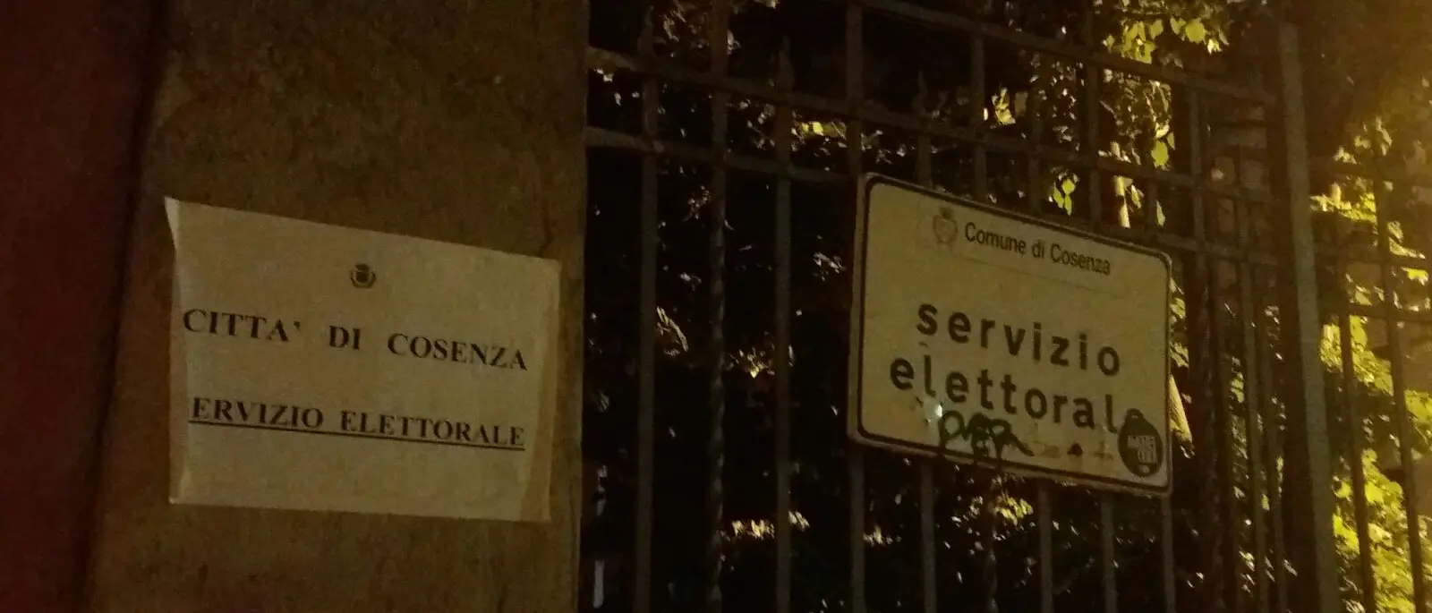 Amministrative Cosenza: Carabinieri all'ufficio elettorale