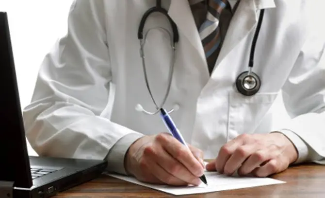 Dirottava pazienti oncologici nel suo studio privato, medico sospeso - VIDEO