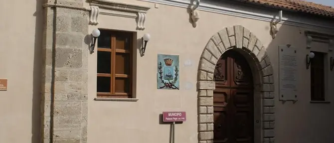 È accusato di corruzione, sospeso dirigente del Comune di Squillace