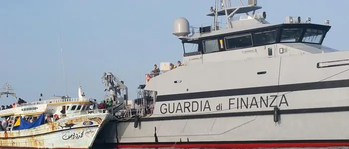 Migranti, arrestati scafisti dello sbarco di Crotone