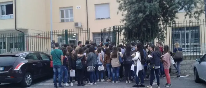 Eco, suffragio universale e Pil: al via gli esami di maturità