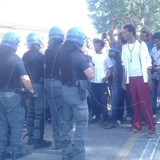 Rivolta dei migranti a Crotone FOTO-VIDEO