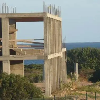 Lotta all'abusivismo: demolita villa a Bagnara Calabra