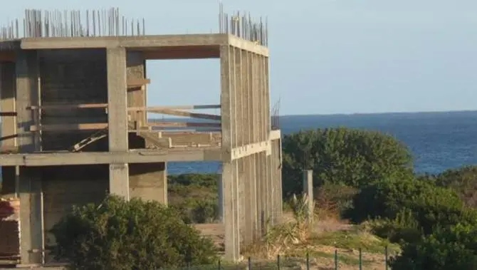 Lotta all'abusivismo: demolita villa a Bagnara Calabra