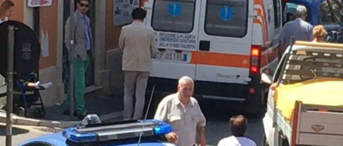 Klaus Davi aggredito dai familiari di Andrea Mantella - VIDEO