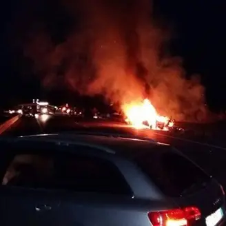 L’auto si incendia dopo incidente: muore 22enne a Cassano - VIDEO