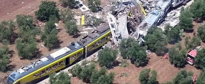 Scontro treni in Puglia: 27 morti, 50 i feriti