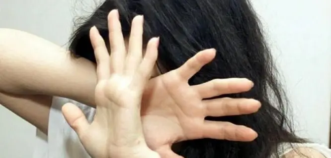 Il figlio minorenne chiama la Polizia: arrestato 47enne per maltrattamenti