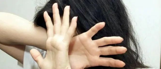 Il figlio minorenne chiama la Polizia: arrestato 47enne per maltrattamenti